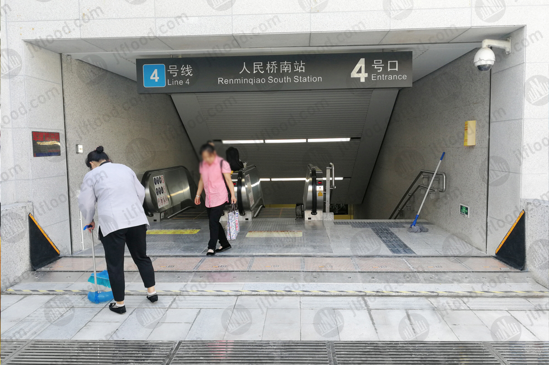 Automatic flood barrier case at the metro station in Suzhou