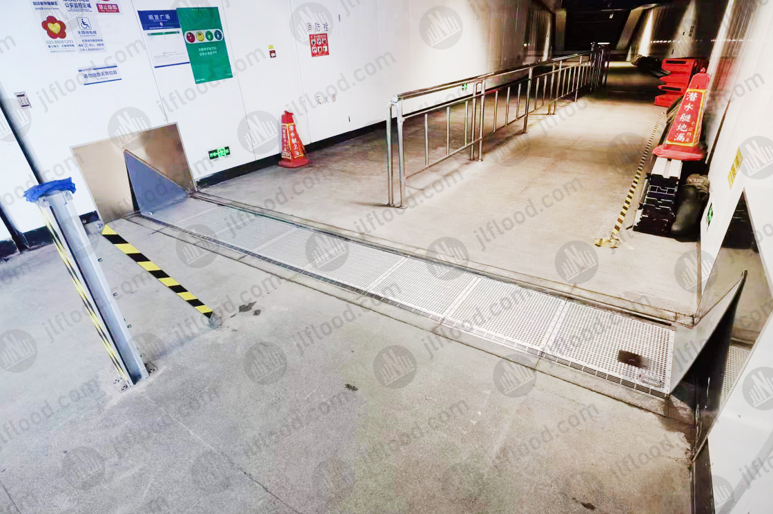 Light type automatic flood barrier case at the metro station in Nanjing