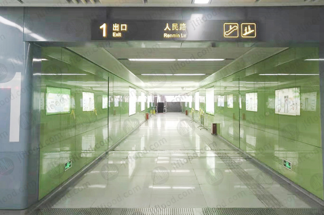 Automatic flood barrier case at the metro station in Suzhou