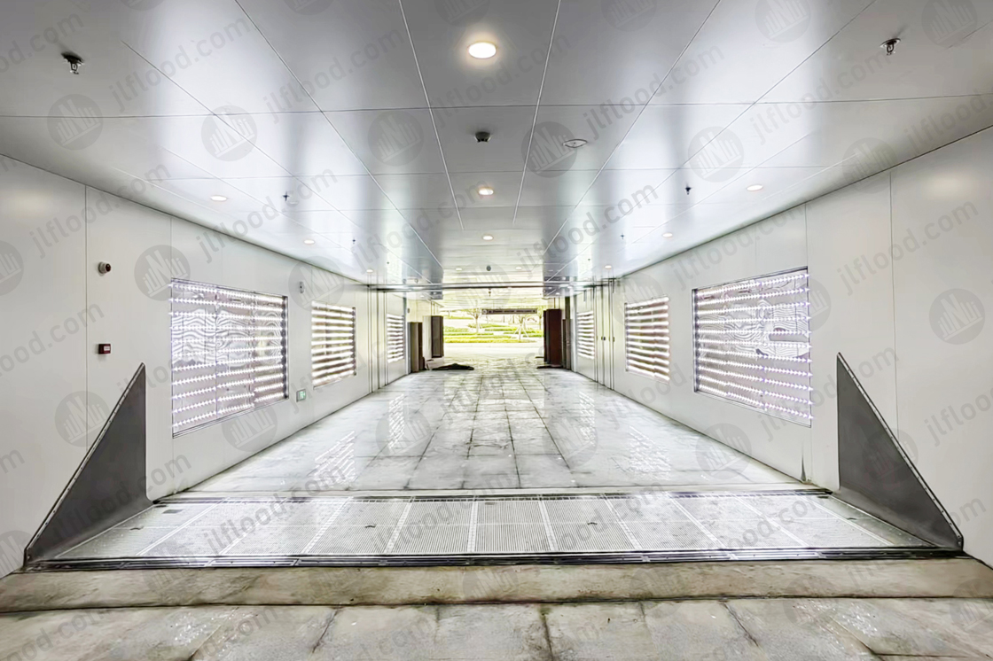 Automatic flood barrier case at the metro station in Suzhou