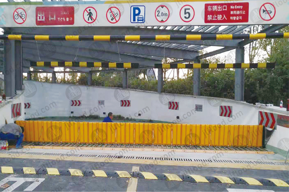 Automatic flood door application for underground garage