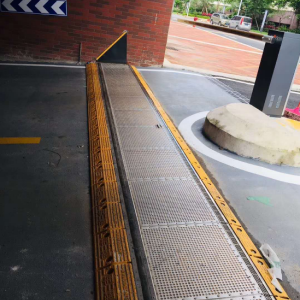 Surface installation type light duty automatic flood barrier Hm4d-0006D